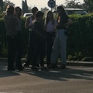 E alle 18.30 di un lunedì, nel parcheggio di Mc Donald’s a Magenta, ecco i Maneskin…