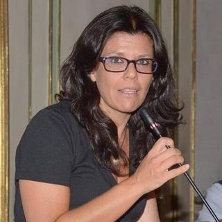 Pavia, vicesindaco col telefonino alla guida: patente sospesa