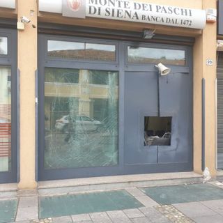 Magenta, bancomat Mps asportato: banda composta da cinque malviventi travisati