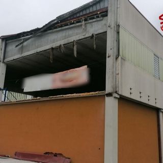 Lodigiano: crolla muro di palestra scolastica