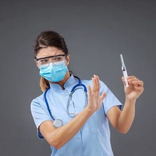 Medici e sanitari No Vax: sequestro da 80mila euro a Novara, 281 dottori sanzionati dai Nas
