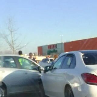 Incidente davanti all’Obi di Magenta, un ferito
