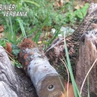 Turista trova un proiettile di cannone nel lago Maggiore