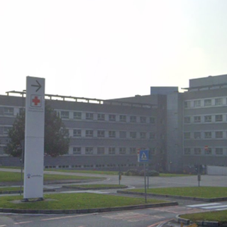 Muore a vent'anni colpito da un malore in piscina
