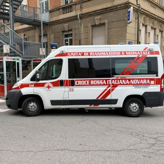 Scontro frontale tra due auto a Trecate