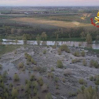 Suardi: dieci ragazzi bloccati su un isolotto sul Po. Salvati dall'elicottero dei vigili del fuoco di Malpensa