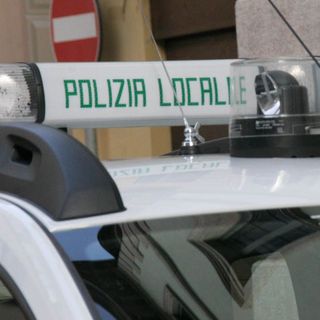 In undici al bar per bere e giocare a carte: chiuso locale a Novara