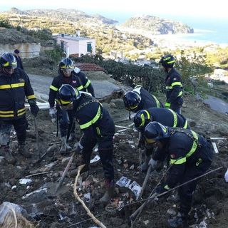 Frana a Ischia, recuperati i corpi di una bimba e di un'anziana. Si cercano gli altri dispersi
