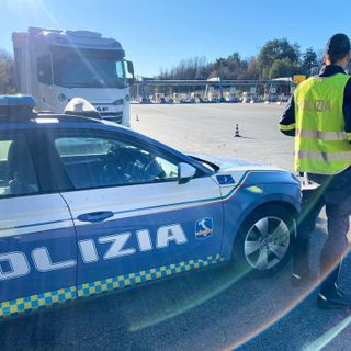 Fermato per un controllo sulla A4, scoperti 2 chili di cocaina: arrestato