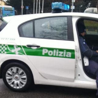 Magenta: donna in bicicletta investita alla rotonda di via IV Giugno