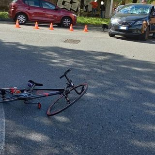 Ciclista investito dall’auto a Robecco: finisce al pronto soccorso in codice giallo