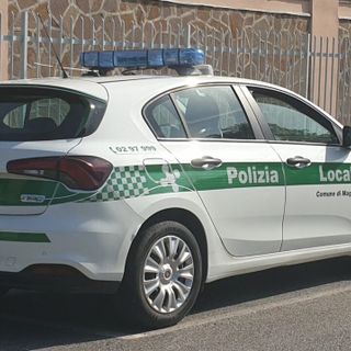 Magenta: donna in casa non risponde, soccorsa da Polizia locale e Vigili del fuoco