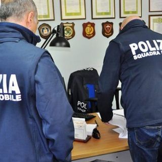 Vercelli: va fuori di testa e aggredisce i poliziotti intervenuti nel corso di una lite, arrestato