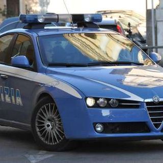 Dramma a Como: morta sulla poltrona di casa da oltre due anni, ma nessuno se ne accorge