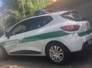 Beccati a fare sesso in un giardino pubblico: lui scappa, per lei 10 mila euro di multa