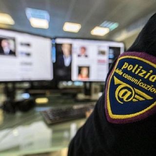 Regali di Natale senza brutte sorprese: la guida anti truffe della Polizia Postale