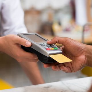 Valle Lomellina dice addio ai contanti: arriva il Pos per pagare la mensa scolastica