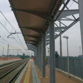 Pieve Emanuele, 32enne muore travolto da un treno in stazione