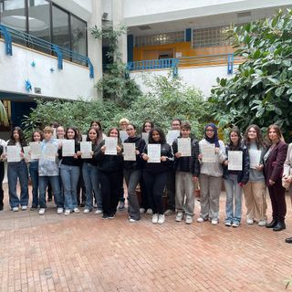 Vigevano, consegnate le certificazioni Cambridge A2 agli ex alunni delle classi terze alla scuola media Robecchi