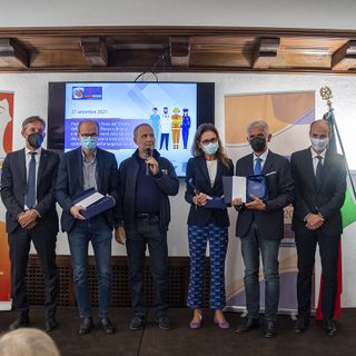 Cancro Primo Aiuto ha premiato i direttori generali delle strutture sanitarie e le forze dell’ordine che si sono distinti nella gestione della pandemia