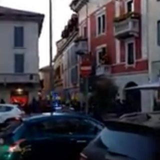 Gallarate, ragazzini in strada con bastoni e catene: ferito un quattordicenne