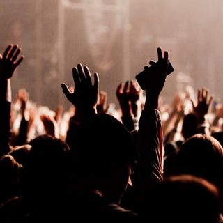Milano, polizia interrompe un rave party in stabile abbandonato