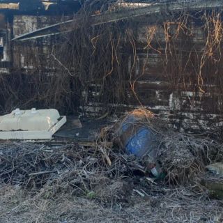 Abbiategrasso: lunga colonna di fumo sulla statale 526, ripostiglio porta attrezzi in fiamme