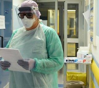 Lombardia verso la zona rossa per alcuni focolai, pressione sugli ospedali e indice Rt