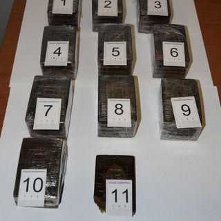 Inseguito dai carabinieri sull'autostrada A26, viene trovato con cinque chili di hashish nascosti in auto: 40enne arrestato