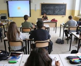 Scuola, le superiori in Lombardia riaprono lunedì (se non saremo zona rossa)