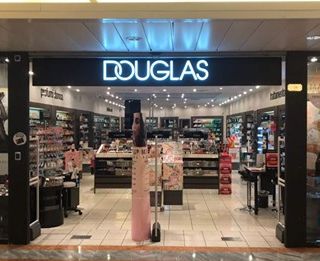 Douglas, 128 negozi a rischio chiusura e 457 posti di lavoro in bilico: 20 in Lombardia, 9 a Milano e provincia