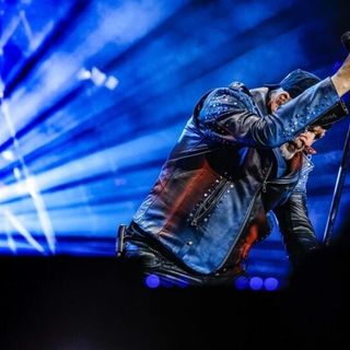 Vasco si &quot;prende&quot; San Siro: primo di sette concerti, è un successo di classici