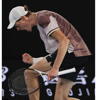 Strepitoso Sinner: batte Djokovic e vola in finale agli Australian Open