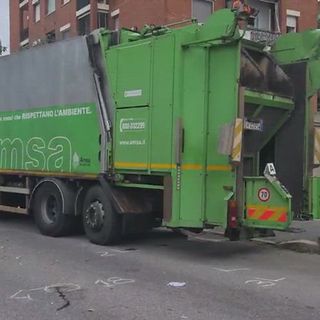 Milano: morta la 75enne travolta da mezzo Amsa
