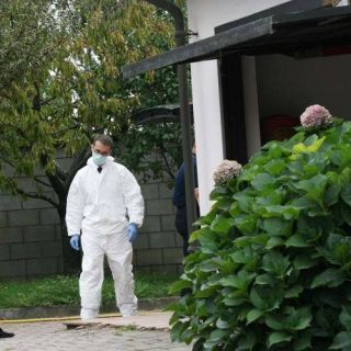 Sopralluogo nella villetta di via Pascoli (Fotogramma/Ipa/Adnkronos)