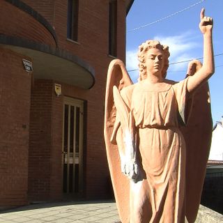 Cilavegna: vandalismi alla statua dell'Angelo dietro alla chiesa parrocchiale