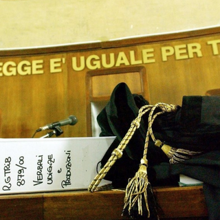 Mette in vendita i cerchi in lega ma viene fregato dall'acquirente che gli sottrae 600 euro