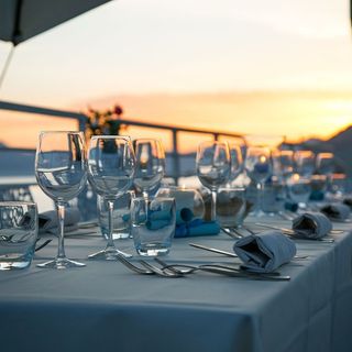 Ristoranti aperti anche a cena, ma con il coprifuoco. Il Viminale: «Tornare a casa dopo le 22 non si può»