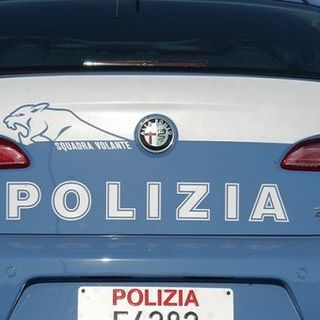 Vigevano: rubano un'auto in centro e tentano la fuga urtando alcuni veicoli in sosta. Denunciati due uomini