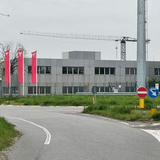 Tesla arriva ad Arluno, la base nel deposito di via Bellini