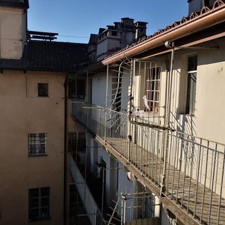 Il palazzo di via Milano a Torino teatro della tragedia
