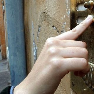 Gropello: falso tecnico dell'acqua raggira una pensionata 70enne