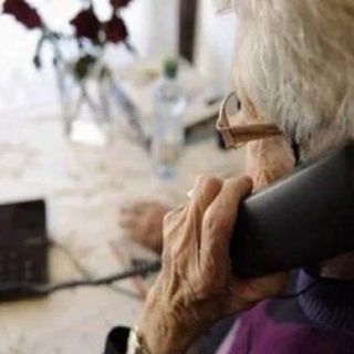 Vigevano: "Sua figlia ha avuto un incidente", signora 83enne incrocia la vicina di casa sul pianerottolo che la chiama al telefono ed evita la truffa