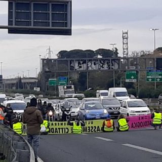 Milano/Pavia, l’attivista di Ultima Generazione &quot;non è socialmente pericoloso&quot;