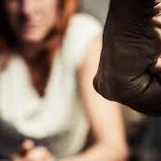Casorate Primo: minacce e maltrattamenti a moglie e figli, 44enne finisce agli arresti domiciliari