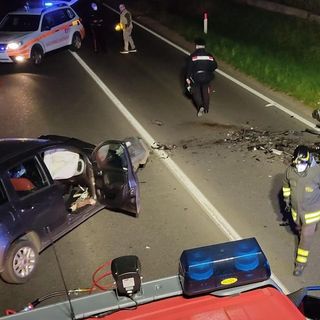 Paura a Cermenate: terribile scontro tra auto, coinvolti anche 3 bambini. Cinque ambulanze sul posto