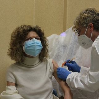 Vaccini-record in Lombardia: prenotazioni agli under 49 aperte probabilmente entro fine maggio