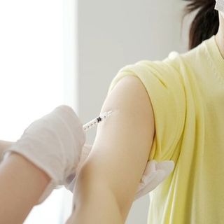 Circolare del ministero: «Terza dose del vaccino dopo 5 mesi». Provvedimento in vigore da mercoledì