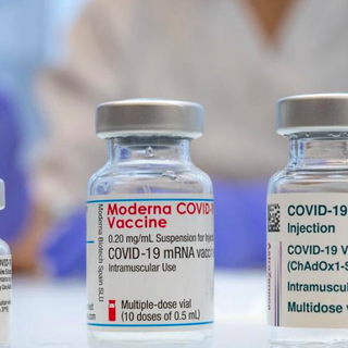 Vaccinazioni Covid, possibile cambiare data terza dose senza prima cancellarsi
