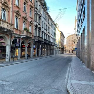 Oggi zona arancione, domani e dopo di nuovo rossa. Le regole di cosa si può fare e cosa no